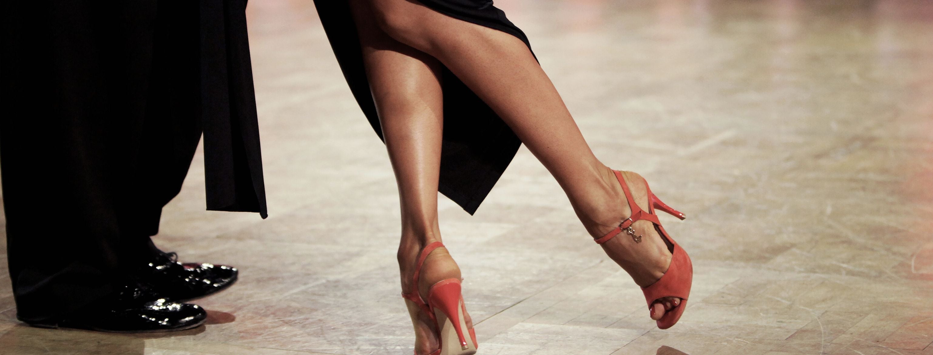 Choosing the Perfect Argentine Tango Outfit: Skirts and Dresses for Style and Comfort