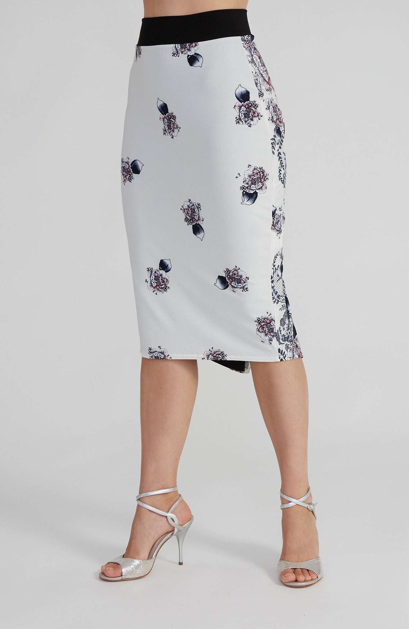CLARISA Reversible Tango Skirt in Lace Florals & Black (Black Waist)