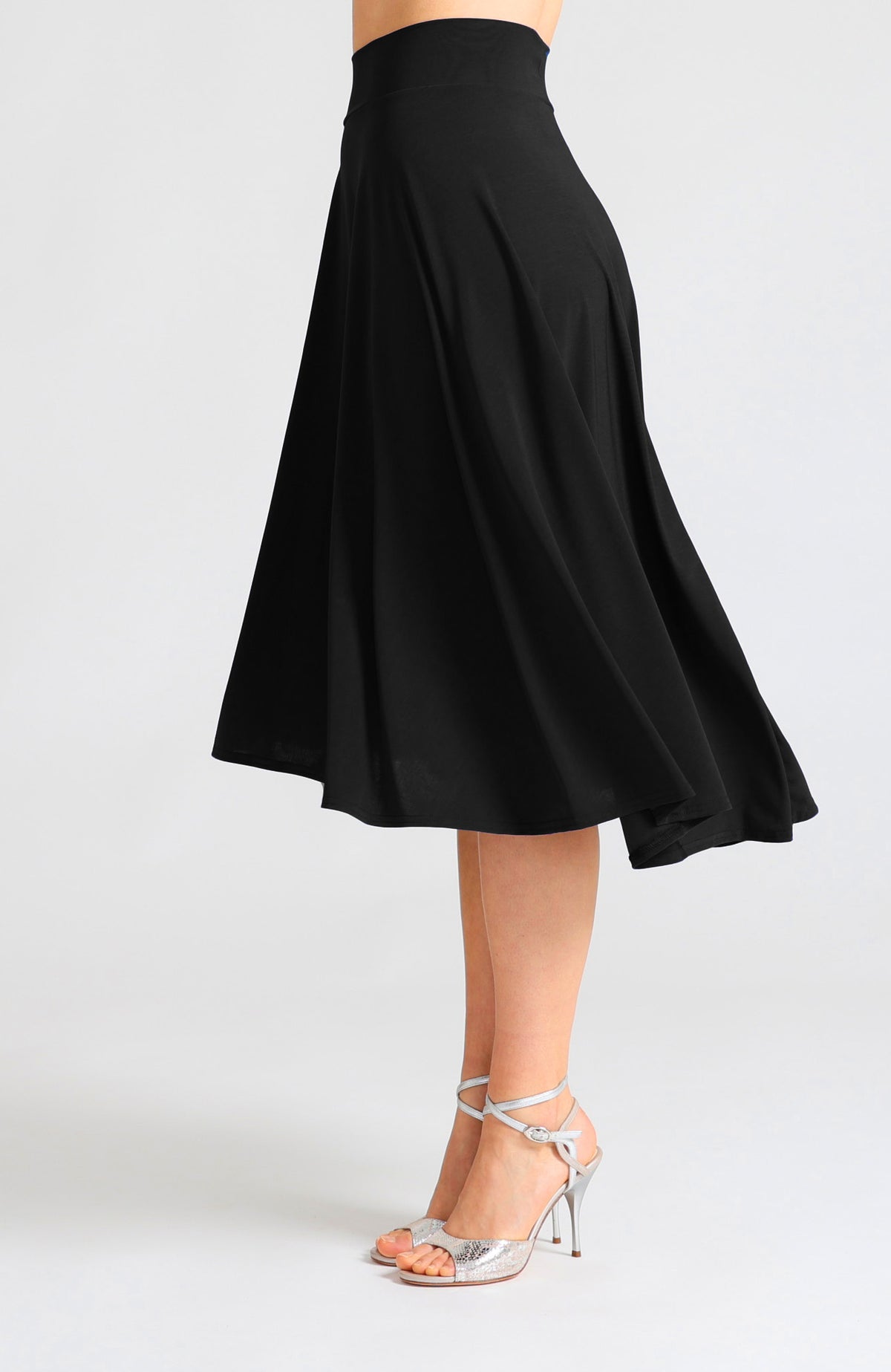 Jupe de tango trapèze Noir avec ourlet asymétrique fluide – AUDREY