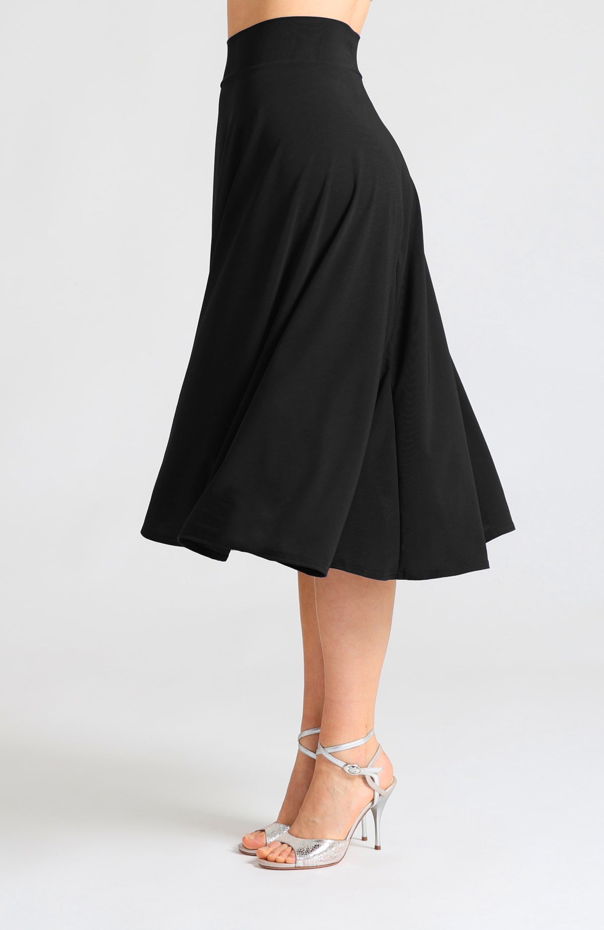 Jupe de tango trapèze Noir avec ourlet asymétrique fluide – AUDREY