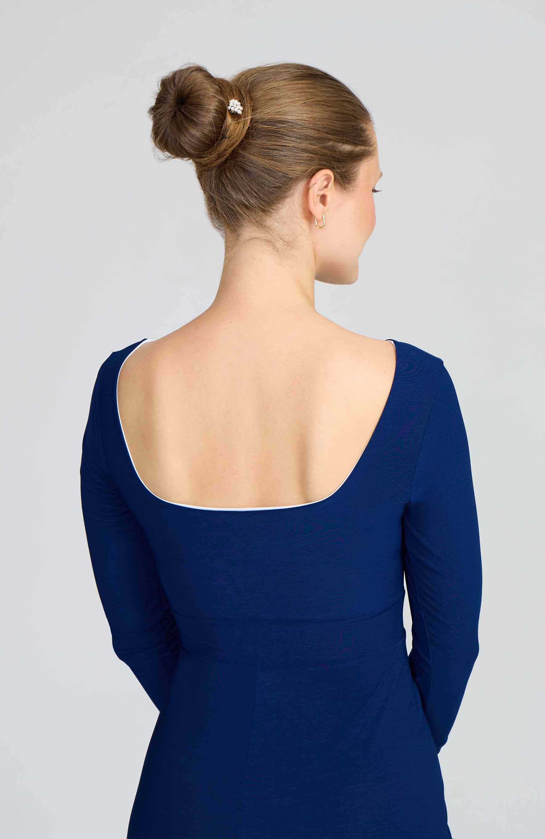 Blaues Tangokleid mit Ärmeln & elegantem rundem Rückenausschnitt – CHLOE