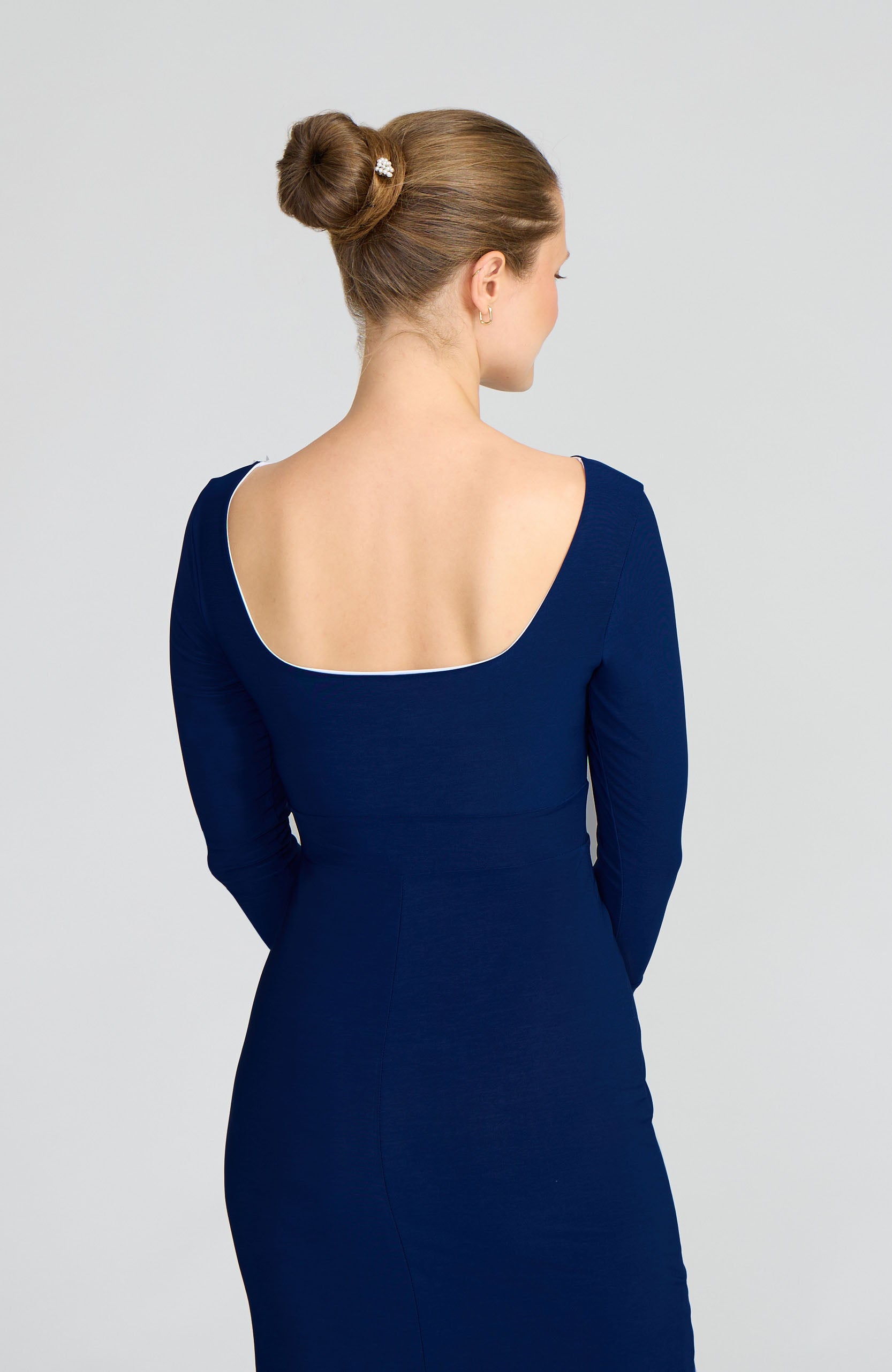 Blaues Tangokleid mit Ärmeln & elegantem rundem Rückenausschnitt – CHLOE