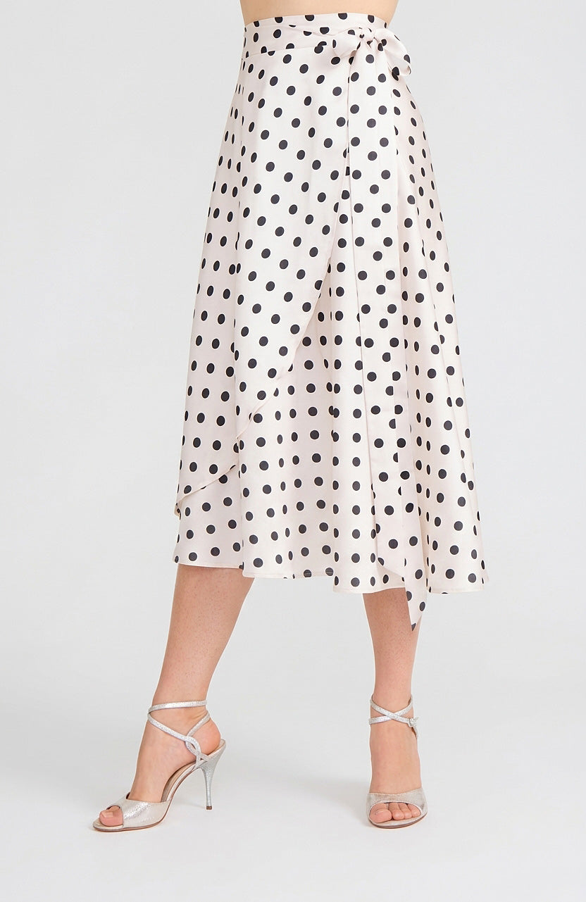 Langer Satin Tango-Wickelrock in Polka Dots in Schwarz / Cremeweiß – GINA