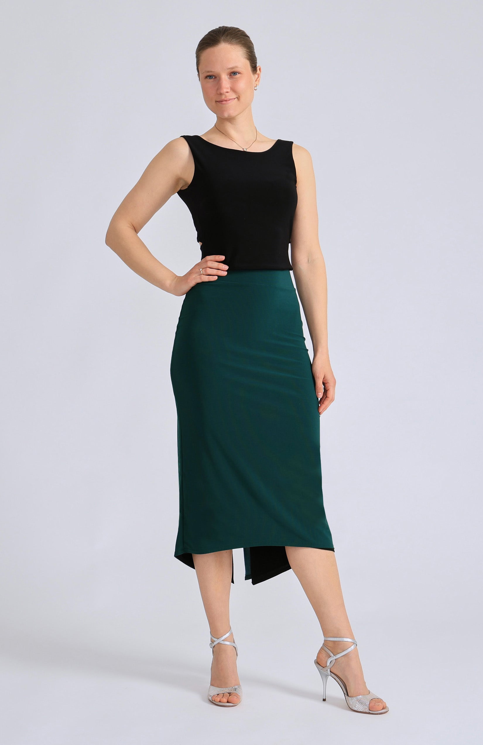 Long reversible pencil tango skirt CLAIRE in fresh green with a high side slit paired with black crop top.
