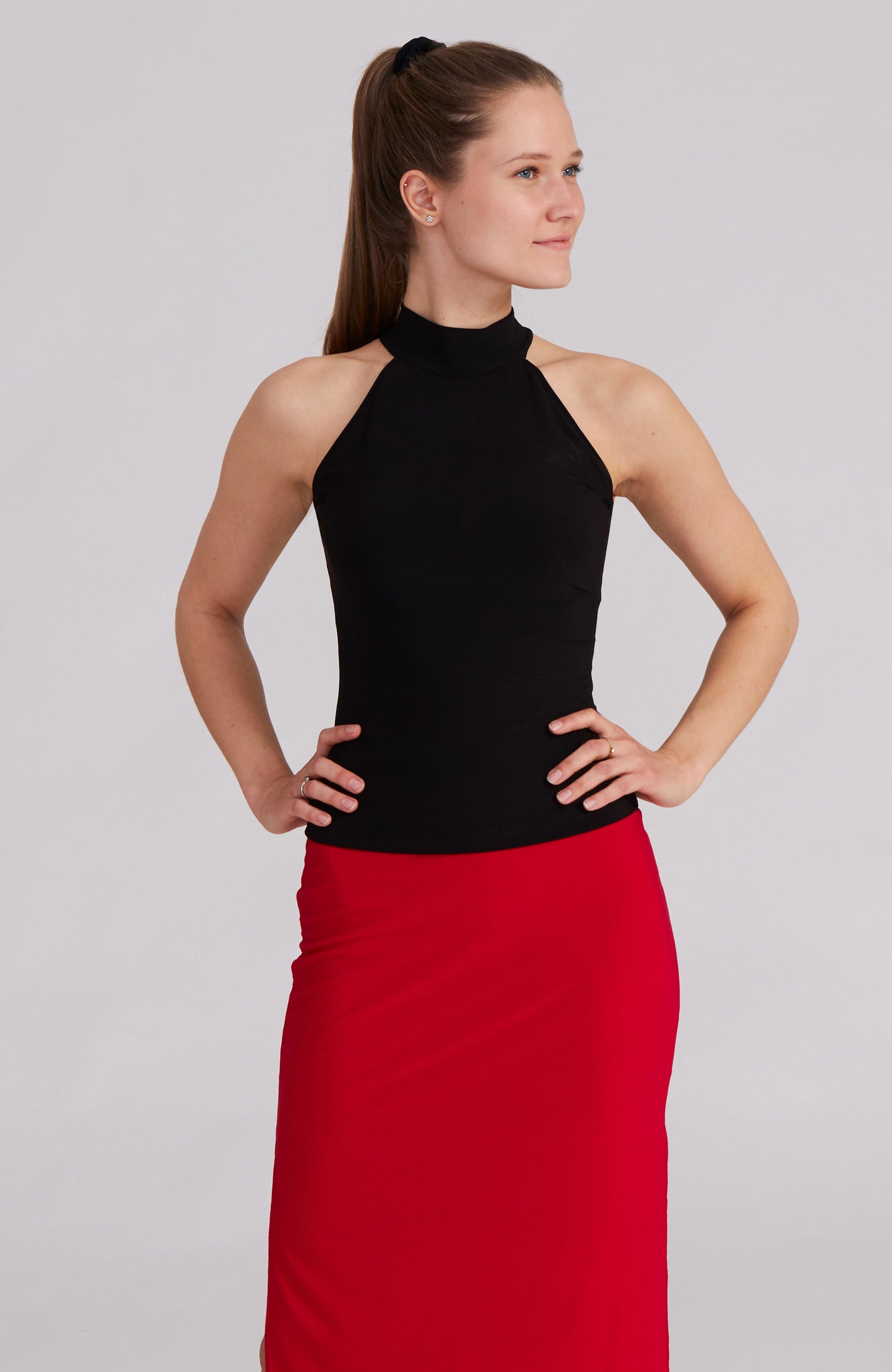Tailliertes Neckholder-Top in Schwarz STELLA