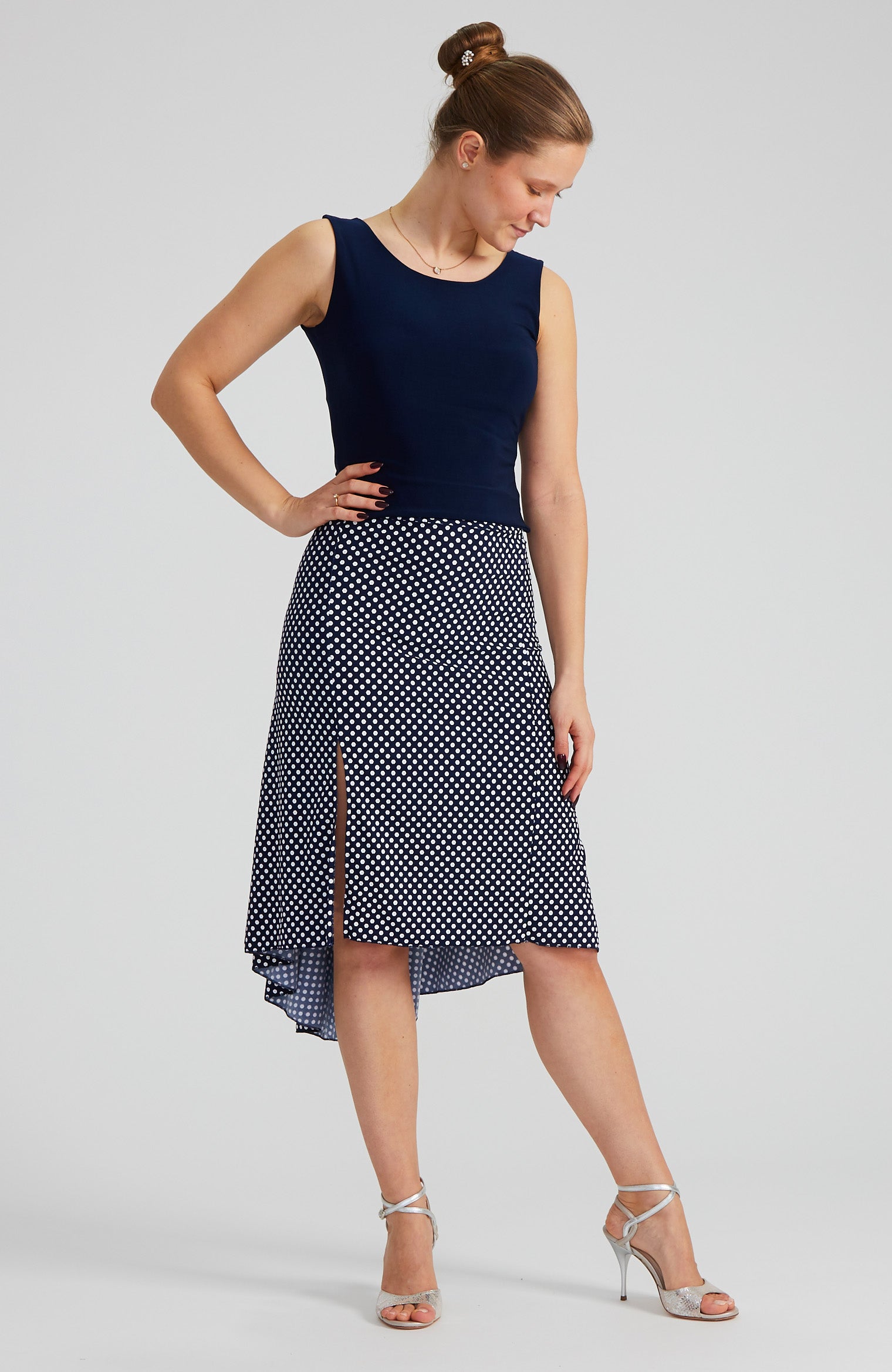 Jupe tango à pois bleu marine avec fente PAOLA