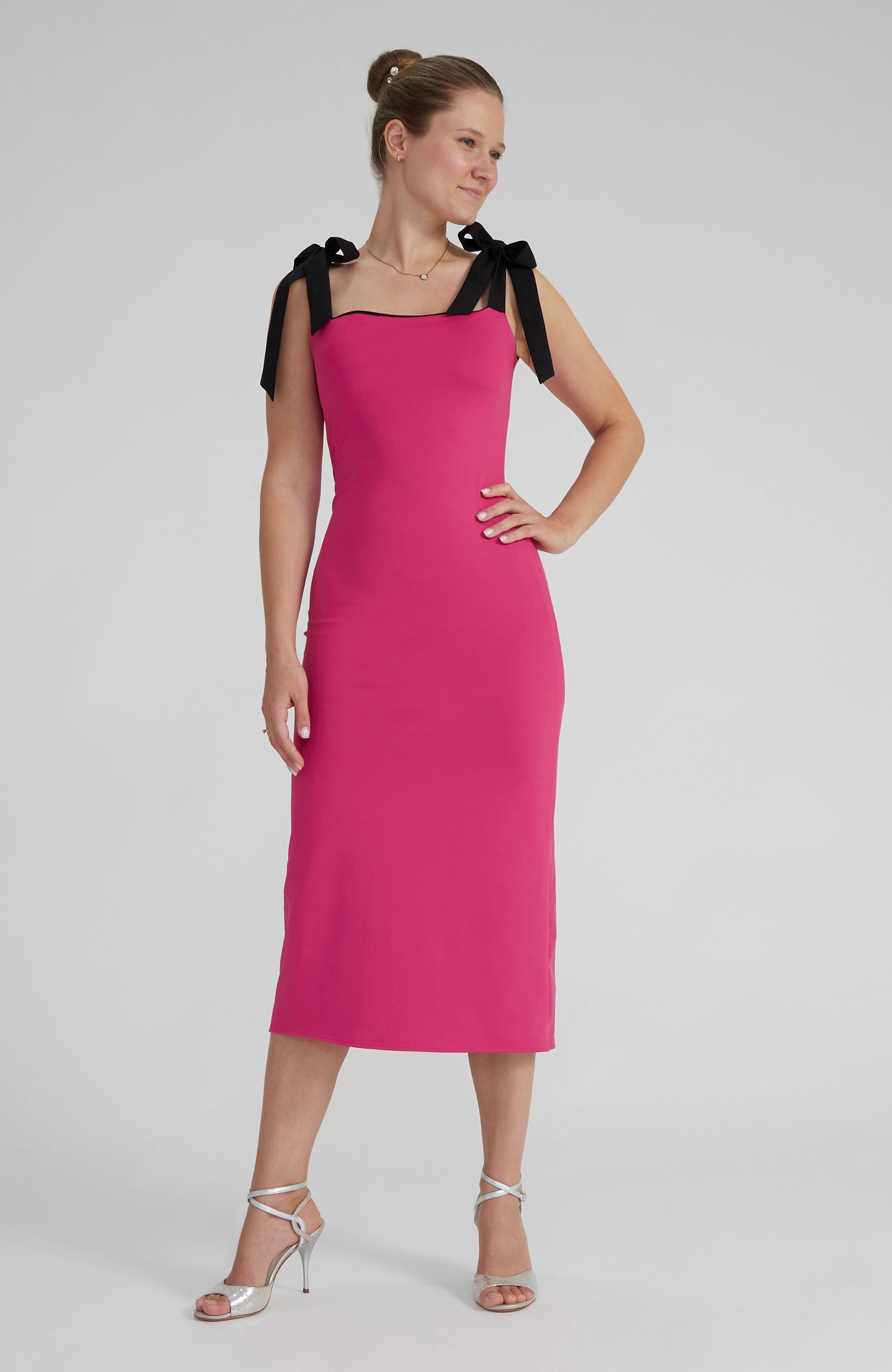 Robe de tango fourreau réversible Noire et Fuchsia avec nœuds – MAUDE