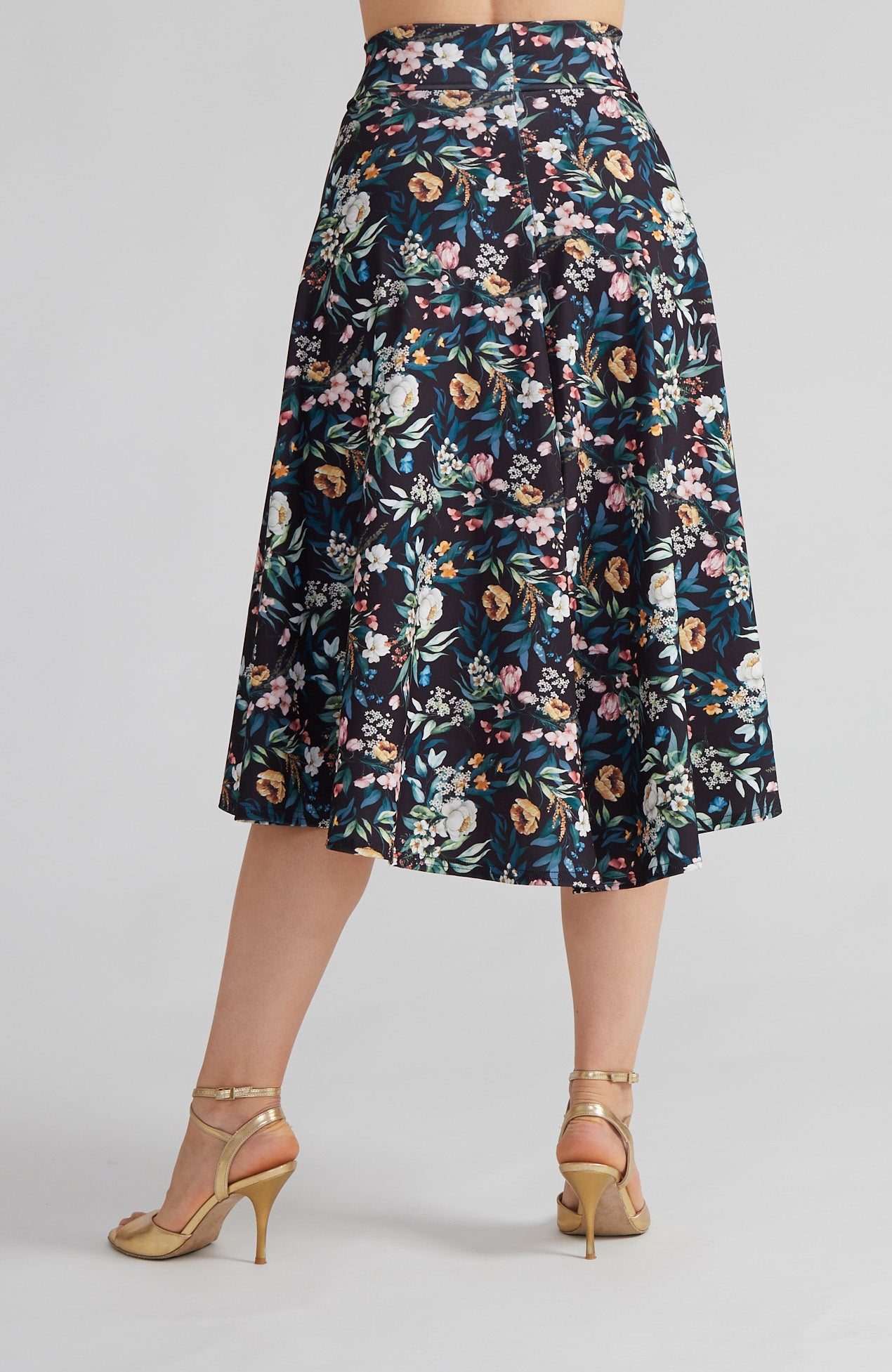 Jupe trapèze AUDREY noire à motifs floraux, ourlet asymétrique fluide