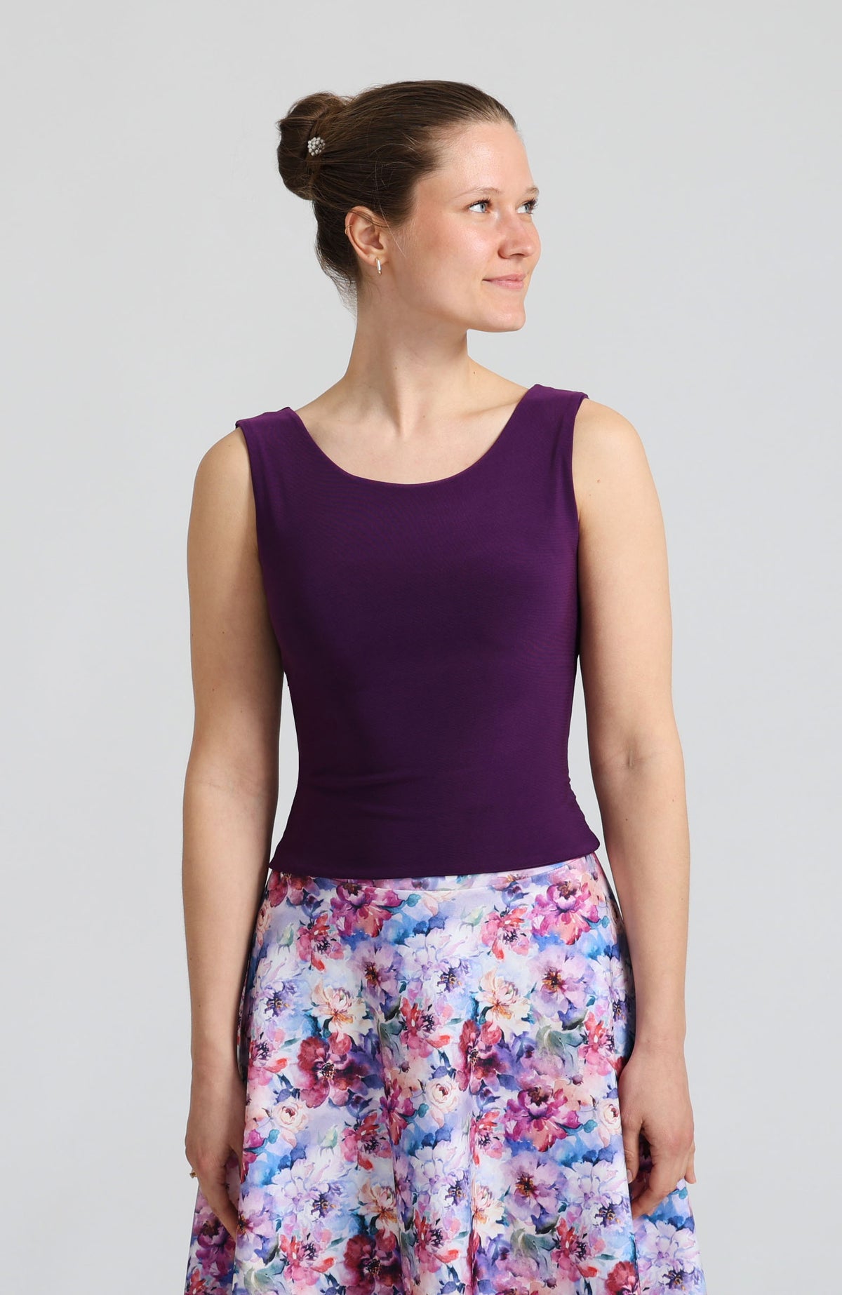 Elegant DANIELA tango top in violet with a bateau neckline, featuring a cropped fit.