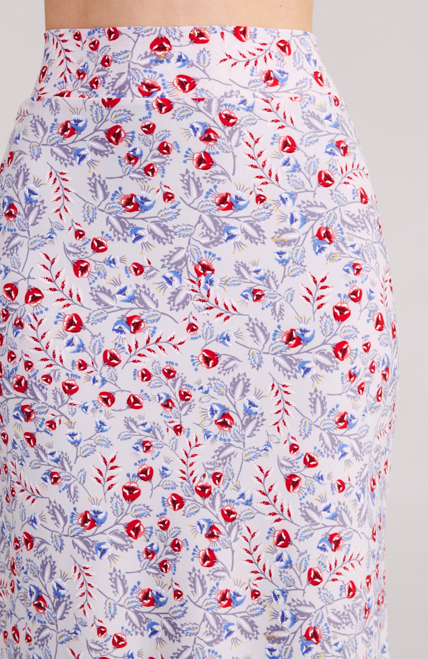 Tango-Godetrock mit roten Blumen – JAZMIN