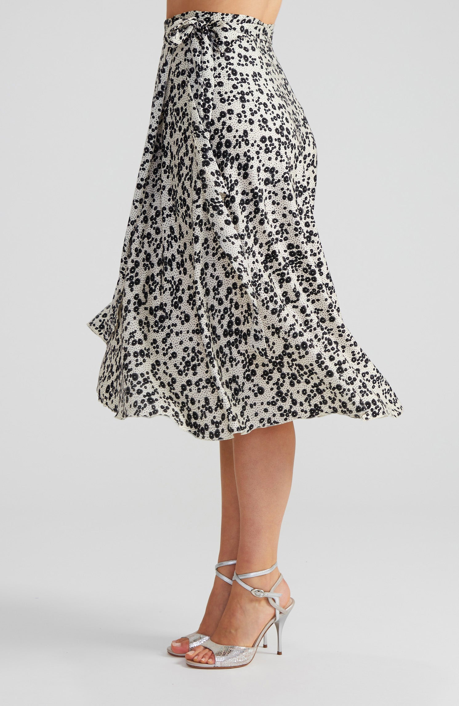 COCO Viscose Wrap Skirt in Noir Blossoms