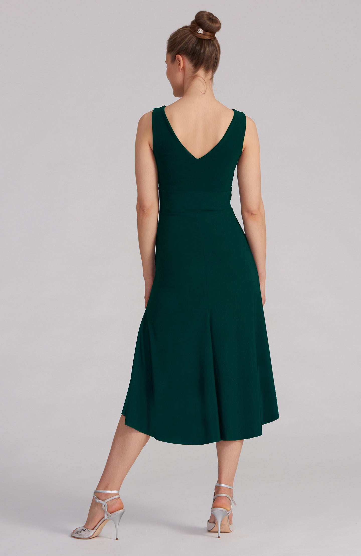 Grünes argentinisches Tangokleid mit asymmetrischem Saum – CARLA