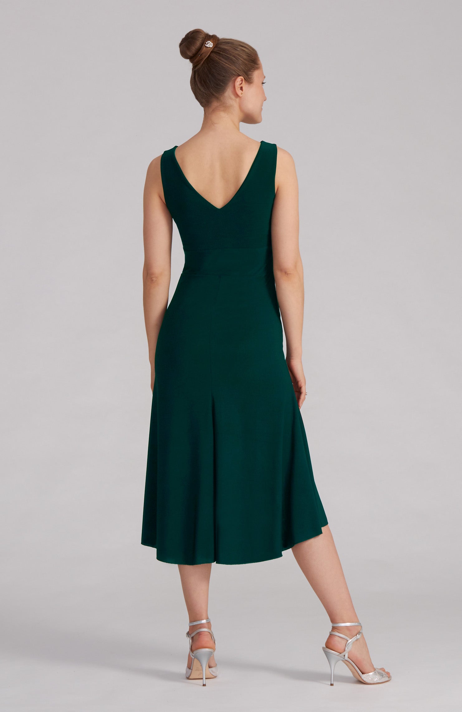 Grünes argentinisches Tangokleid mit asymmetrischem Saum – CARLA