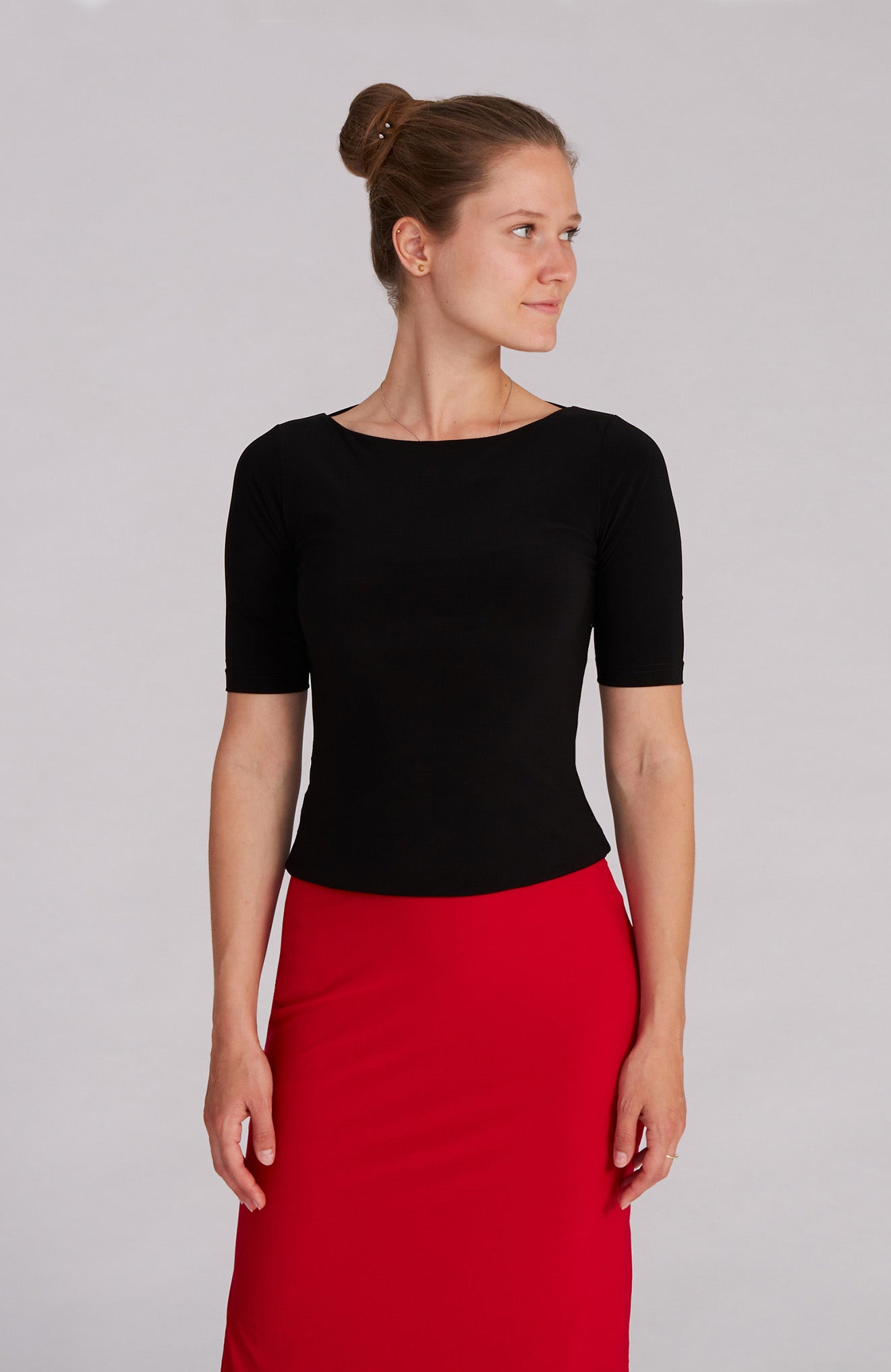 Schwarzes Top mit Ärmeln und Schleifendetail - ANGEL