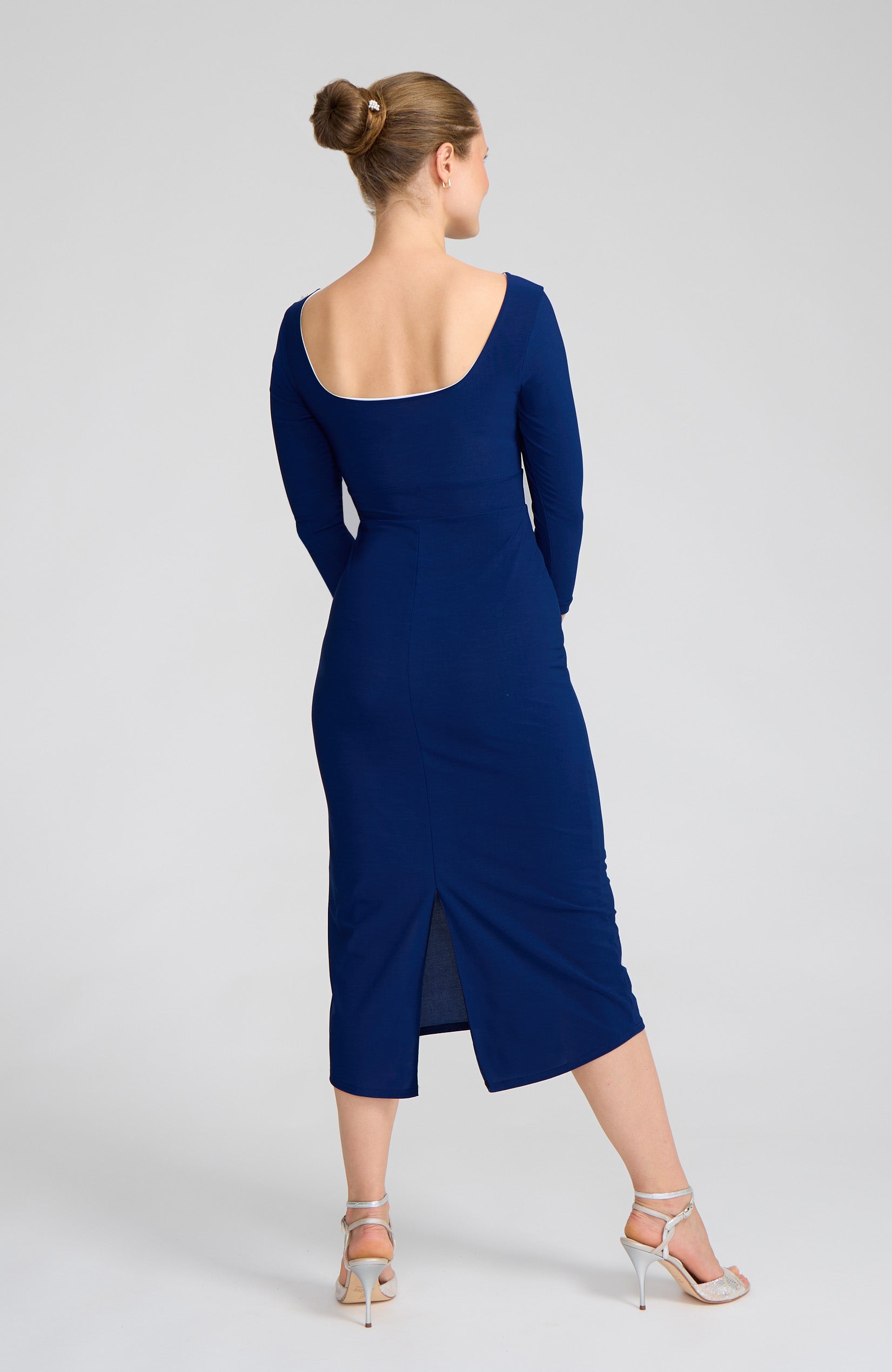 Blaues Tangokleid mit Ärmeln & elegantem rundem Rückenausschnitt – CHLOE