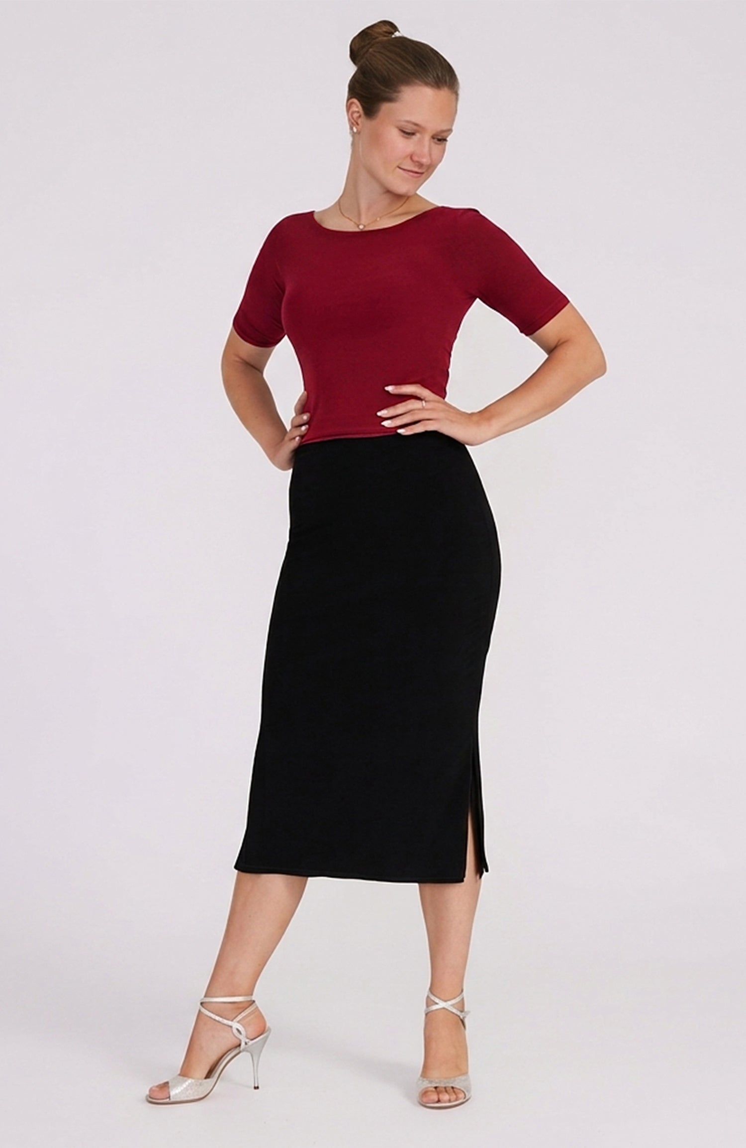 Front view of the DOROTEA dark red tango top with elegant sleeves, paired with a black high-waisted skirt.