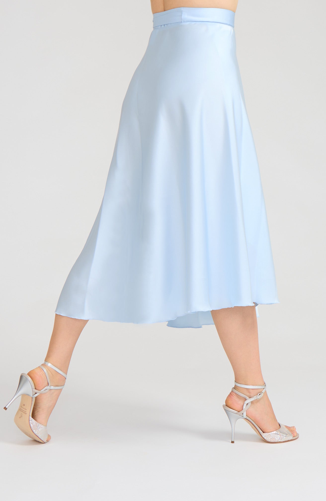 Langer Satin Tango-Wickelrock in Eisblau – GINA