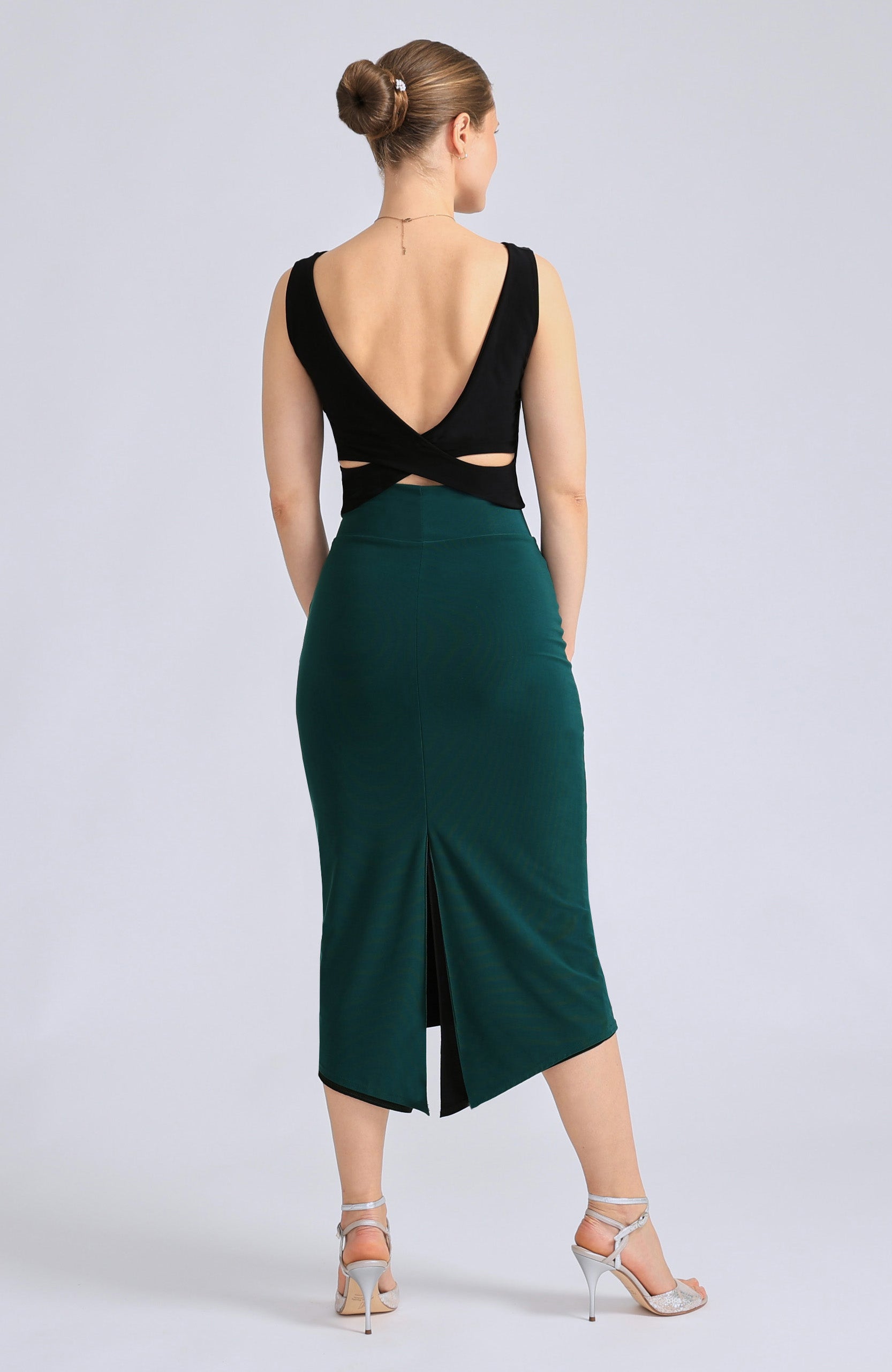Long reversible pencil tango skirt CLAIRE in fresh green with a high side slit paired with black cross back top.