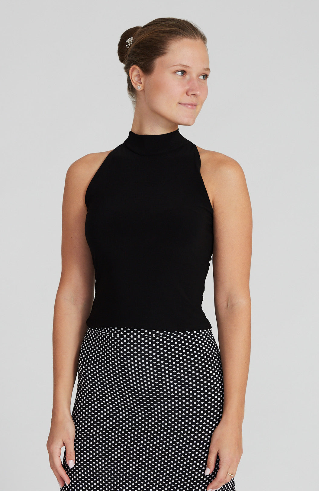 LYNN Schwarzes Neckholder-Top mit Schleife