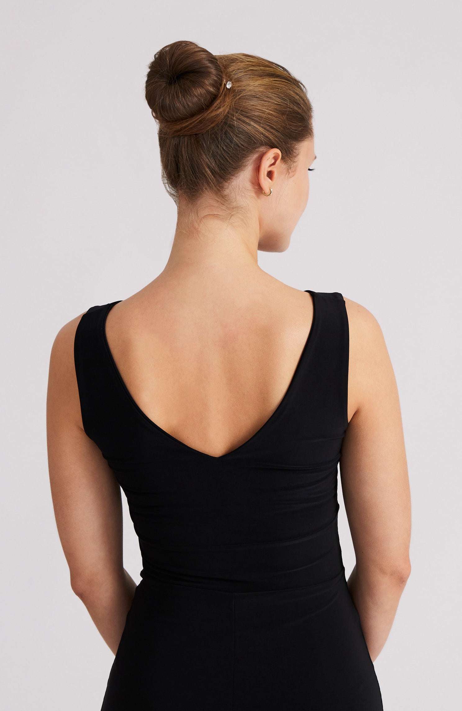 CARLA Klassisches schwarzes A-Linien-Tangokleid mit High-Low-Saum