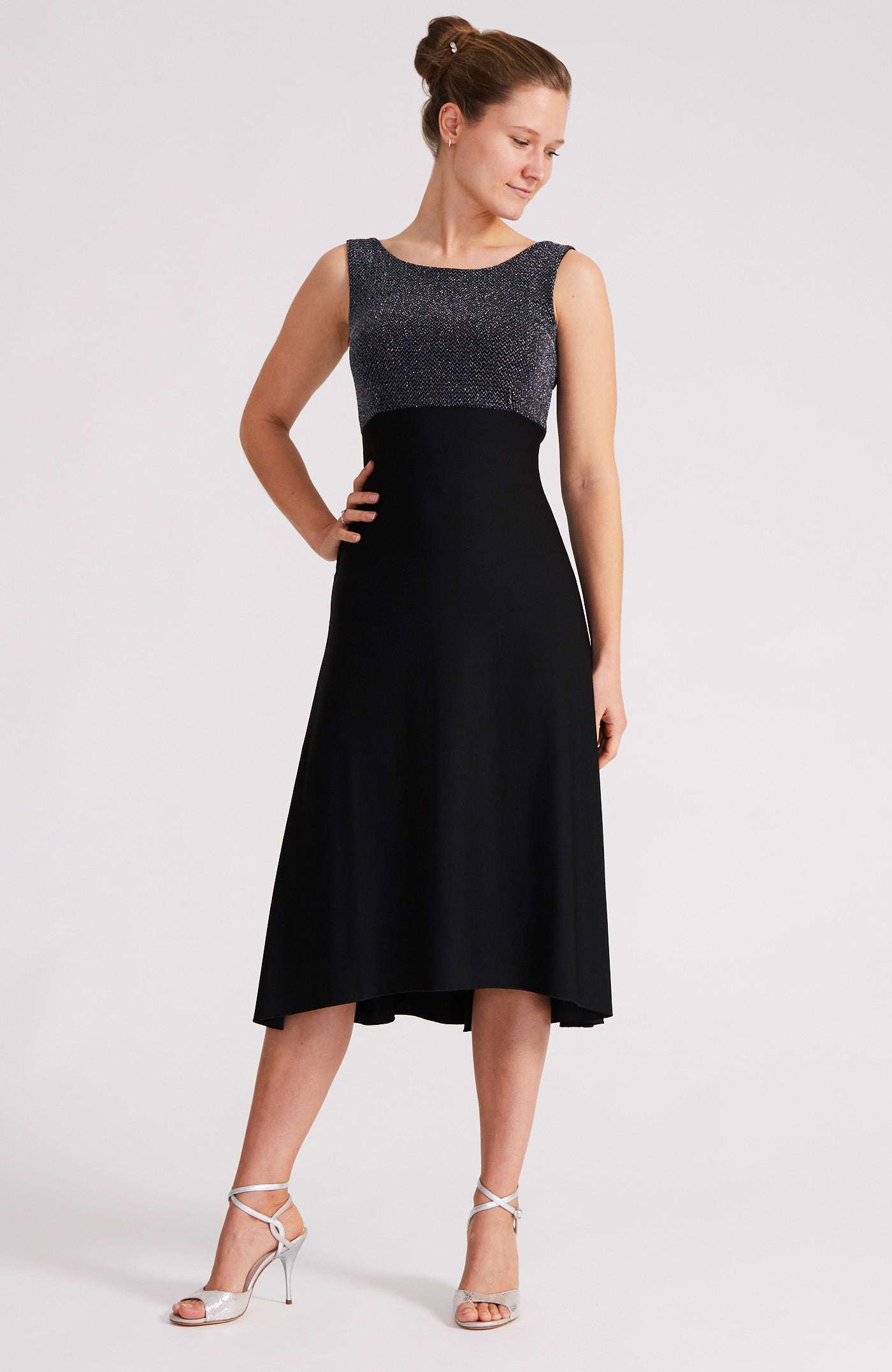 NOELIA A-Linien-Tangokleid in Silber &amp; Schwarz