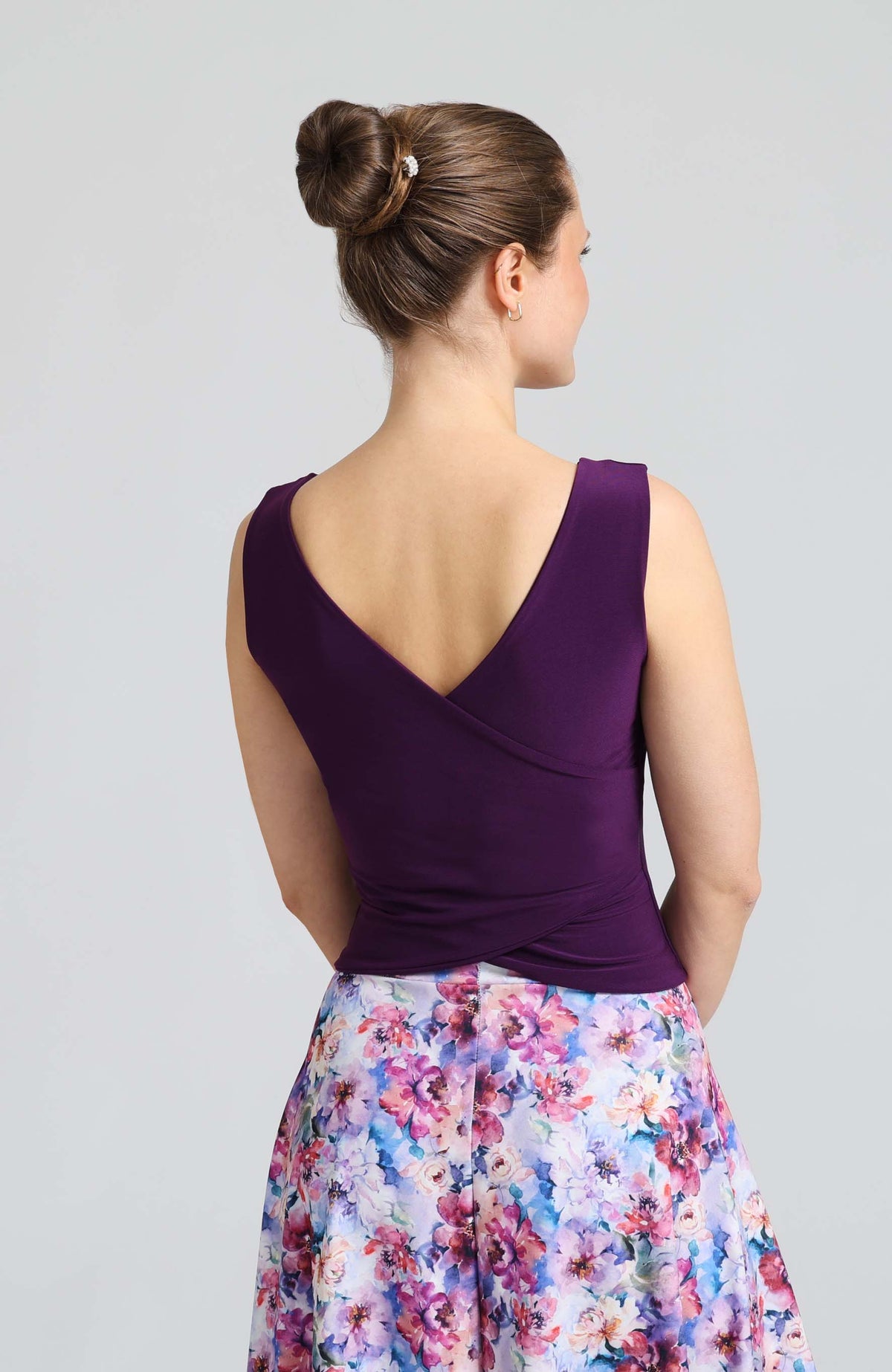 Elegant DANIELA violet tango top with a bateau neckline and cross-back design, featuring an open V-shaped back and cropped fit.