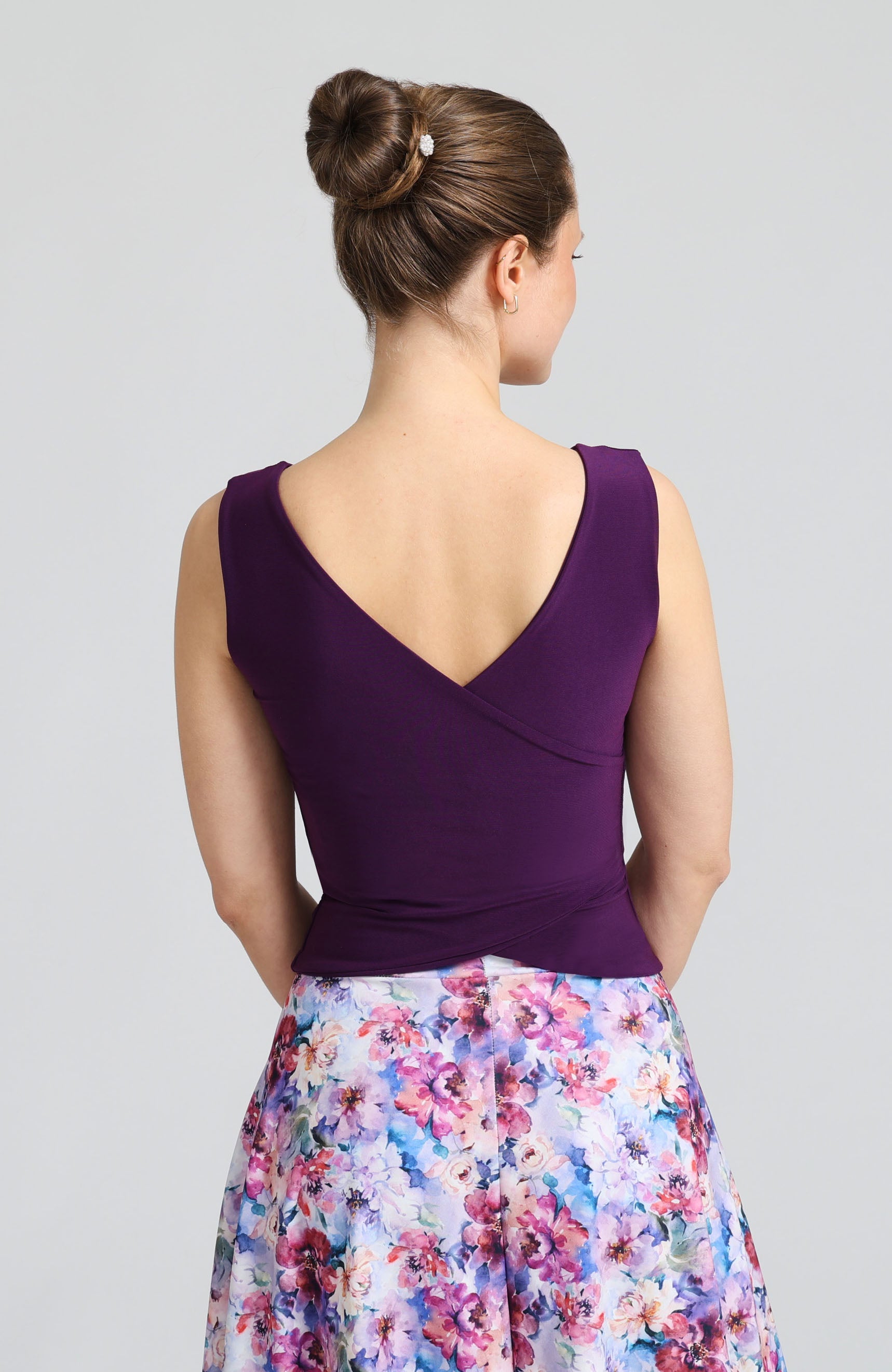 Elegant DANIELA tango top with a bateau neckline and cross-back design, featuring an open V-shaped back and cropped fit.
