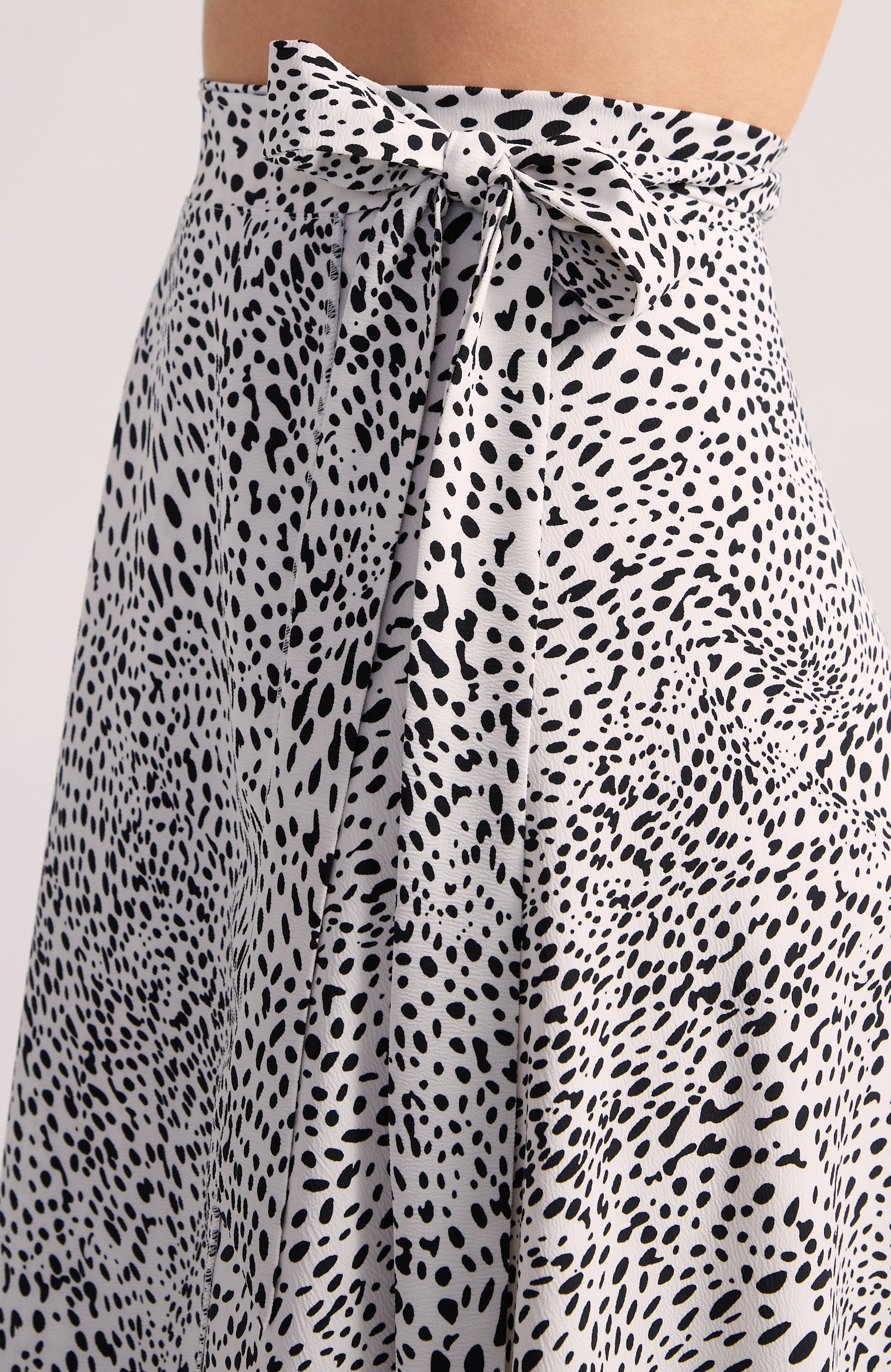 COCO Polka Dots Rock in klassischem Schwarz &amp; Weiß